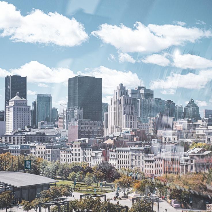 Parents evaluating schools in Germany